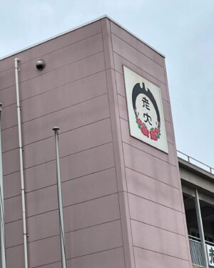 Taro Kono Instagram - 福山市の「老人大学」。学生の平均年齢が77才。スマホ研究科の様子とそこでおばあちゃまが作ってくれた私のアバター。