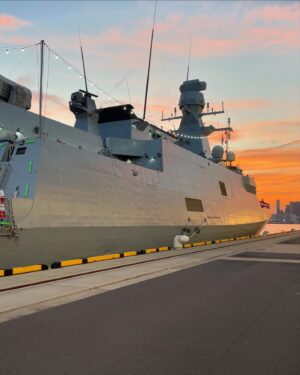 Taro Kono Instagram - 日トルコ国交100周年を祝って日本に来航したトルコ海軍のコルベット艦クナリャーダの艦上レセプション。