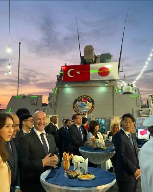Taro Kono Instagram - 日トルコ国交100周年を祝って日本に来航したトルコ海軍のコルベット艦クナリャーダの艦上レセプション。