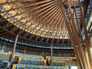 Taro Kono Instagram - 秋田国際教養大学の中嶋嶺雄記念図書館。