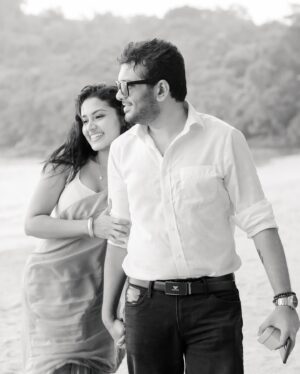 Tasnia Farin Instagram - May you be the only শেখ who would never flee 😉
Happy one year @rezwan_rafid179 
Throwback to our engagement day 💕
📸 @deen_thailandphotographer
