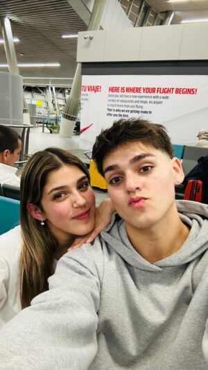 Tati Fernández Instagram - Nos vamos a NEW YORK!! 🗽👀
.
.
#DonaldDuck90 @disneystyle @mickeyyamigos