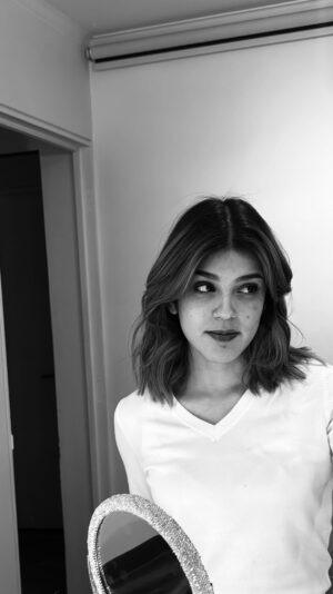 Tati Fernández Instagram - Cambio de look EXTREMO 💓 ya les contaré porque me lo hice…🫢 
Obvio @pablozelaznog fue el responsable !!
