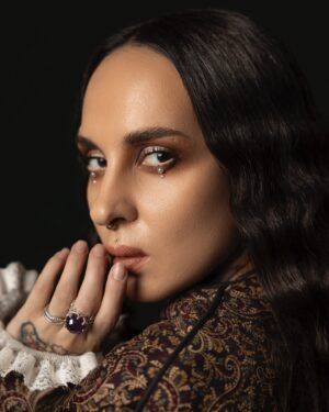 Tatiana Shmayluk Instagram - We’re falling into the Fall 🍂

#selfportraiture #tatianashmayluk