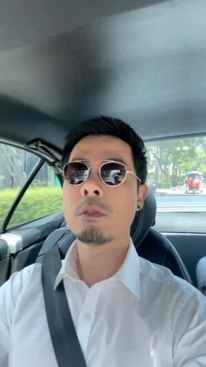 Tawatson Plengsiriwat Instagram - พิธีกรช่วงเช้านี้😎🎥…🚗💨💨💨