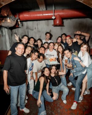 Tawatson Plengsiriwat Instagram - Happy Birthday คับพี่กีต้า @guitar_siripich 🎂🎂🎂

มีความสุขมากๆๆๆขอให้สาวขึ้นๆทุกปีน้าาาเเม่😘รักเสมอคับ😘

ไม่ได้รวมกันแบบนี้นานเท่าไรแล้วเนี่ยสนุก…มันส์…และเมามาก🤪🤪🤪…คิดถึงทุกคนคับ❤️❤️❤️