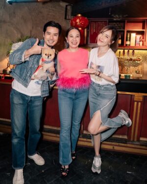 Tawatson Plengsiriwat Instagram - Happy Birthday คับพี่กีต้า @guitar_siripich 🎂🎂🎂

มีความสุขมากๆๆๆขอให้สาวขึ้นๆทุกปีน้าาาเเม่😘รักเสมอคับ😘

ไม่ได้รวมกันแบบนี้นานเท่าไรแล้วเนี่ยสนุก…มันส์…และเมามาก🤪🤪🤪…คิดถึงทุกคนคับ❤️❤️❤️