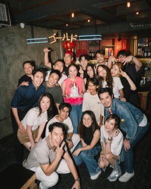 Tawatson Plengsiriwat Instagram - Happy Birthday คับพี่กีต้า @guitar_siripich 🎂🎂🎂

มีความสุขมากๆๆๆขอให้สาวขึ้นๆทุกปีน้าาาเเม่😘รักเสมอคับ😘

ไม่ได้รวมกันแบบนี้นานเท่าไรแล้วเนี่ยสนุก…มันส์…และเมามาก🤪🤪🤪…คิดถึงทุกคนคับ❤️❤️❤️