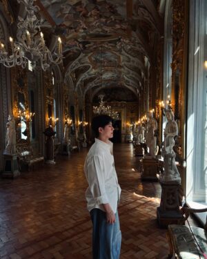 Tawinan Anukoolprasert Instagram - Fall in 🩵 in 🏛️