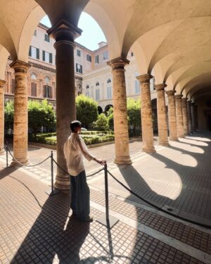 Tawinan Anukoolprasert Instagram - Fall in 🩵 in 🏛️