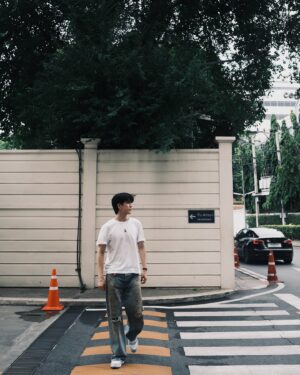 Tawinan Anukoolprasert Instagram - Either you run the day or the day runs you🌃