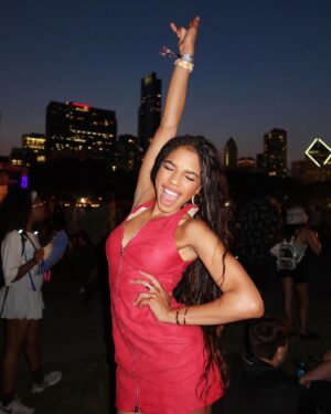 Teala Dunn Instagram - CMON LOLLA!!! 🌼🫶♥️