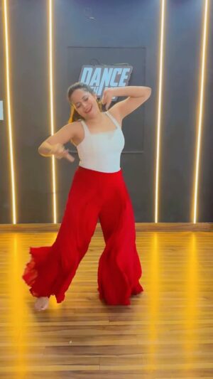 Tejaswani Behera Instagram - Naa pere kanchanamala ❤️‍🔥💃🏻
.
.
Studio @dancewithmestudio_ ✨
.
.
#viralvideos #telugu #reelitfeelit #explore