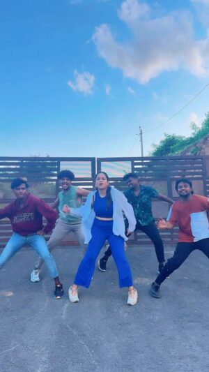 Tejaswani Behera Instagram - Try this hookstep n tag me 💃🏻✨
.
.
📸 @durga_dhee_2424