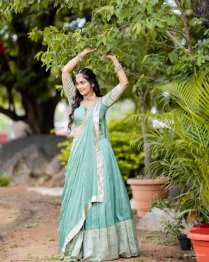 Tejaswini Gowda Instagram - 🕊️ 

Styling: @harinireddym 
Outfit: @varahi_artstudio 
📸: @akhileshrupaji 
Jewellery: @fashioncurvee