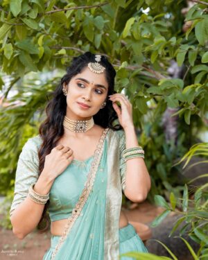Tejaswini Gowda Instagram - 🕊️ 

Styling: @harinireddym 
Outfit: @varahi_artstudio 
📸: @akhileshrupaji 
Jewellery: @fashioncurvee