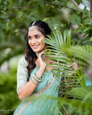 Tejaswini Gowda Instagram - 🕊️ 

Styling: @harinireddym 
Outfit: @varahi_artstudio 
📸: @akhileshrupaji 
Jewellery: @fashioncurvee