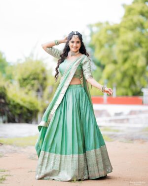Tejaswini Gowda Instagram - 🕊️ 

Styling: @harinireddym 
Outfit: @varahi_artstudio 
📸: @akhileshrupaji 
Jewellery: @fashioncurvee