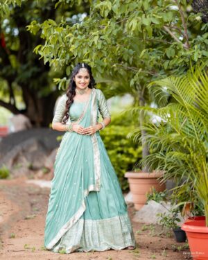 Tejaswini Gowda Instagram - 🕊️ 

Styling: @harinireddym 
Outfit: @varahi_artstudio 
📸: @akhileshrupaji 
Jewellery: @fashioncurvee