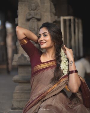Teju Ashwini Instagram - Kanmani 🌺
.
Ft : @teju_ashwini 
Shotby : @_harikumar._ 
Styledby : @ishwaryaalaguvel 
Bts : @mickey__creations 
Costume : @niga_designers 
.
#tamil #kovil #temple #photoshoot #tamilactress