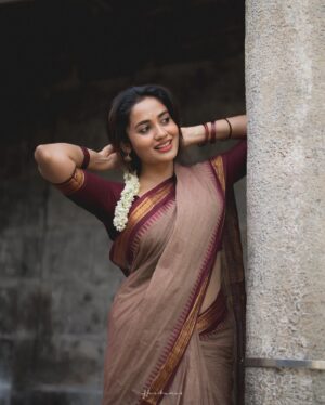 Teju Ashwini Instagram - Kanmani 🌺
.
Ft : @teju_ashwini 
Shotby : @_harikumar._ 
Styledby : @ishwaryaalaguvel 
Bts : @mickey__creations 
Costume : @niga_designers 
.
#tamil #kovil #temple #photoshoot #tamilactress