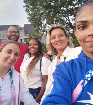 Telma Monteiro Instagram - Primeiras 24h em Paris e uma explosão de emoções! 
Mas sobretudo muita gratidão e felicidade! 
Tive receio que estar aqui fosse um gatilho para que ficasse triste com tudo, mas pelo contrário! Sinto-me muito feliz por viver esta experiência! Estar perto dos meus amigos, vê-los brilhar. Criar memórias inesquecíveis! 

20 anos depois, vivo os Jogos Olímpicos de uma forma completamente diferente! E que mágico que é também!

O maior palco desportivo do mundo e os que estão aqui, são mesmo os melhores do mundo! 

Que primeiro dia mais intenso!! Não sei como vou aguentar até ao fim! Aguenta coração 🫣❤️

Parabéns @djamilacohen e @felipe_quadros pela estreia e resultado de um trabalho incrível! 
Representaram muito bem!! ❤️

Sou tão fã dos meus amigos 😭