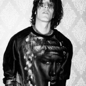Temmuz Uğur Yıldız Instagram - nothing i shoot ever gets back up again ✖ 
#blackandwhite #black #white #portrait #dark #streetstyle #punk