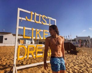 Temmuz Uğur Yıldız Instagram - what a day for a daydream🌊

#daydreaming  #lastsummer  #summertime #tb