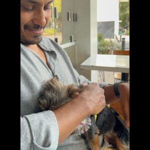 Tenoch Huerta Mejía Instagram - Hoy es el día de los "Pedritos" como les dice mi bebé.
Esta cachorrita es "Terror" mi terrorcito corazón.
💓