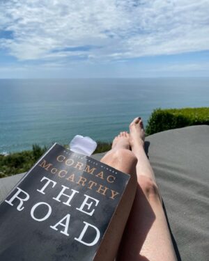 Teri Hatcher Instagram - So far my first true vacation in years has filled me with glow. Hope you’re finding yours too! #gratitude #nature #community #beachlife Remember, we can get caught up in the necessary care of others, and life, and worries and fears, but make time to quiet your mind and reconnect with yourself and nature and slow down. Xoxo