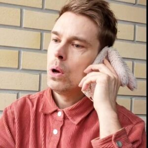 Tero Tiittanen Instagram - Se oli lähellä.

#työnvieroksuja#pomo#työläinen#työkaverit#kollega#työhyvinvointi#workjokes#sunnuntai#funnyvideo#funnymemesdaily#comedia