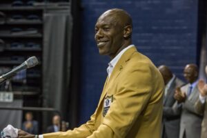 Terrell Owens Instagram - On this day 6 years ago, I DID IT MY WAY. 
The @profootballhof screwed me over not ONCE but TWICE but as my grandmama used to say, they can’t stop what God has in store for you. 
So thankful for ALL the 3500  people that traveled near and from afar to @utchattanooga to celebrate this day of immortality in the football world as I became HALL OF FAMER #317.
Thanks to my family, close friends and coaches whom I shared this special day. 
#halloffame #noregrets #chattanooga #HOF18 #AlexCity #UTC