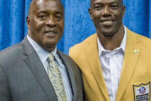 Terrell Owens Instagram - On this day 6 years ago, I DID IT MY WAY. 
The @profootballhof screwed me over not ONCE but TWICE but as my grandmama used to say, they can’t stop what God has in store for you. 
So thankful for ALL the 3500  people that traveled near and from afar to @utchattanooga to celebrate this day of immortality in the football world as I became HALL OF FAMER #317.
Thanks to my family, close friends and coaches whom I shared this special day. 
#halloffame #noregrets #chattanooga #HOF18 #AlexCity #UTC