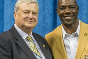 Terrell Owens Instagram - On this day 6 years ago, I DID IT MY WAY. 
The @profootballhof screwed me over not ONCE but TWICE but as my grandmama used to say, they can’t stop what God has in store for you. 
So thankful for ALL the 3500  people that traveled near and from afar to @utchattanooga to celebrate this day of immortality in the football world as I became HALL OF FAMER #317.
Thanks to my family, close friends and coaches whom I shared this special day. 
#halloffame #noregrets #chattanooga #HOF18 #AlexCity #UTC