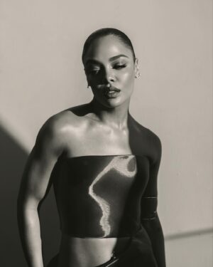 Tessa Thompson Instagram - Will never get over this dress! ⚔️ Woman as sword. Thank You @giorgioarmani for this custom dress and for helping me celebrate the world premiere of @thorofficial. 

Thank you 2 my love and wonders @lacyredway, @ninapark, @waymanandmicah & @stephstonenails   to @mr_dadams for capturing the moment!