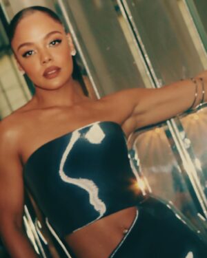 Tessa Thompson Instagram - Will never get over this dress! ⚔️ Woman as sword. Thank You @giorgioarmani for this custom dress and for helping me celebrate the world premiere of @thorofficial. 

Thank you 2 my love and wonders @lacyredway, @ninapark, @waymanandmicah & @stephstonenails   to @mr_dadams for capturing the moment!