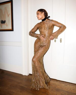 Tessa Thompson Instagram - What A.I might wear to the function when they are after flesh, thanks to @interior.nyc. A lovely evening celebrating the @westworldhbo season 4 premiere in the Best City In The World. Thanks  @boweryhotel for the fun, and the eventful elevator interlude… there’s none I’d rather be stuck in. 
Snaps by @iam_newyorkmade

Thanks to @waymanandmicah, @lacyredway   @kilprity for your dreamy work & being hot dates!