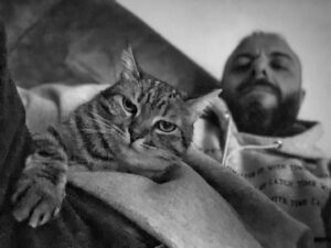 Tevfik Erman Kutlu Instagram - Bir kedinin gözünde her şey kediye aittir.