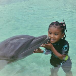 Teyana Taylor Instagram - Vacay Dumppppp of some much needed fun in the Bahama mama sun with my favorite lil mamas @gottalovejunie @babyruerose in the whole wide worldddddddddd at the incredible @atlantisbahamas before we get geared up for back to school! 🌹🌴🩵🏝️🌹

📸: @gottalovejunie @teyanataylor @kvnhrtlss