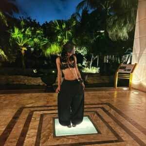 Teyana Taylor Instagram - Vacay Dumppppp of some much needed fun in the Bahama mama sun with my favorite lil mamas @gottalovejunie @babyruerose in the whole wide worldddddddddd at the incredible @atlantisbahamas before we get geared up for back to school! 🌹🌴🩵🏝️🌹

📸: @gottalovejunie @teyanataylor @kvnhrtlss