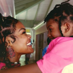 Teyana Taylor Instagram - Vacay Dumppppp of some much needed fun in the Bahama mama sun with my favorite lil mamas @gottalovejunie @babyruerose in the whole wide worldddddddddd at the incredible @atlantisbahamas before we get geared up for back to school! 🌹🌴🩵🏝️🌹

📸: @gottalovejunie @teyanataylor @kvnhrtlss