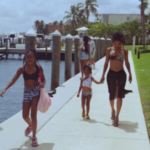 Teyana Taylor Instagram - Vacay Dumppppp of some much needed fun in the Bahama mama sun with my favorite lil mamas @gottalovejunie @babyruerose in the whole wide worldddddddddd at the incredible @atlantisbahamas before we get geared up for back to school! 🌹🌴🩵🏝️🌹

📸: @gottalovejunie @teyanataylor @kvnhrtlss