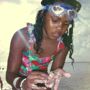 Teyana Taylor Instagram - Vacay Dumppppp of some much needed fun in the Bahama mama sun with my favorite lil mamas @gottalovejunie @babyruerose in the whole wide worldddddddddd at the incredible @atlantisbahamas before we get geared up for back to school! 🌹🌴🩵🏝️🌹

📸: @gottalovejunie @teyanataylor @kvnhrtlss