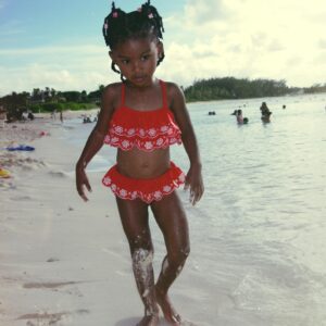 Teyana Taylor Instagram - Vacay Dumppppp of some much needed fun in the Bahama mama sun with my favorite lil mamas @gottalovejunie @babyruerose in the whole wide worldddddddddd at the incredible @atlantisbahamas before we get geared up for back to school! 🌹🌴🩵🏝️🌹

📸: @gottalovejunie @teyanataylor @kvnhrtlss