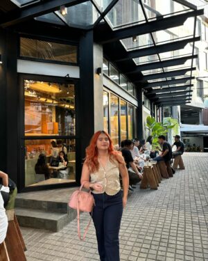 Thalia Ivanka Instagram - Jalan kaki🤚