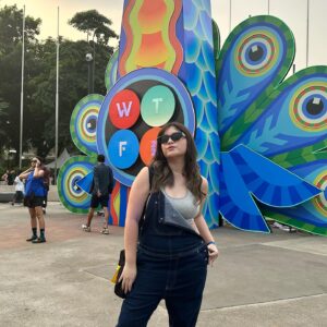 Thalia Ivanka Instagram - Teriak-teriak lalu sakit pinggang✨🖤