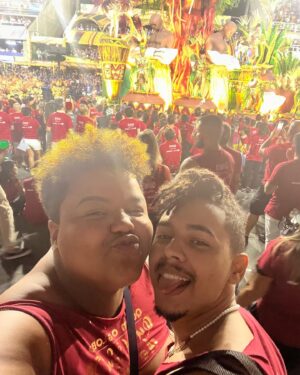 Thamirys Borsan Instagram - eu e @pedroottoni_ pela primeira vez na sapucai e ainda de camarote… ache o erro da penultima foto kakakkakakakakakkakakakkaks