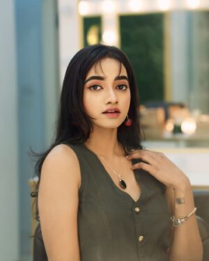 Thamizh Selvi Instagram - Find what’s wrong in the b/w picture 🔎
Makeup: @v2_makeover 
Photographer: @star_dhoosii