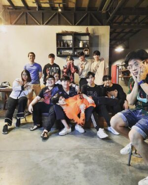 Thanaset Suriyapornchaikul Instagram - 1 ปีแล้วว คิดถึงทุกคนมากๆเลย 💕
#หนึ่งปีปลาบนฟ้า