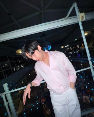 Thanawin Teeraphosukarn Instagram - 🥳🎁
